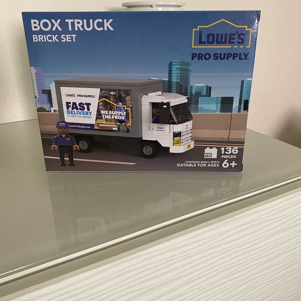 Lowe's Box Truck Brick Set